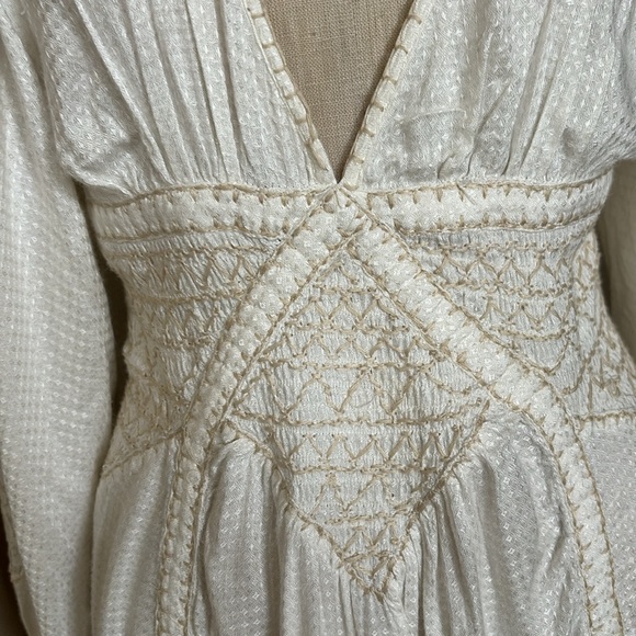 Elegant White Lace Maxi Dress - Picture 5 of 10